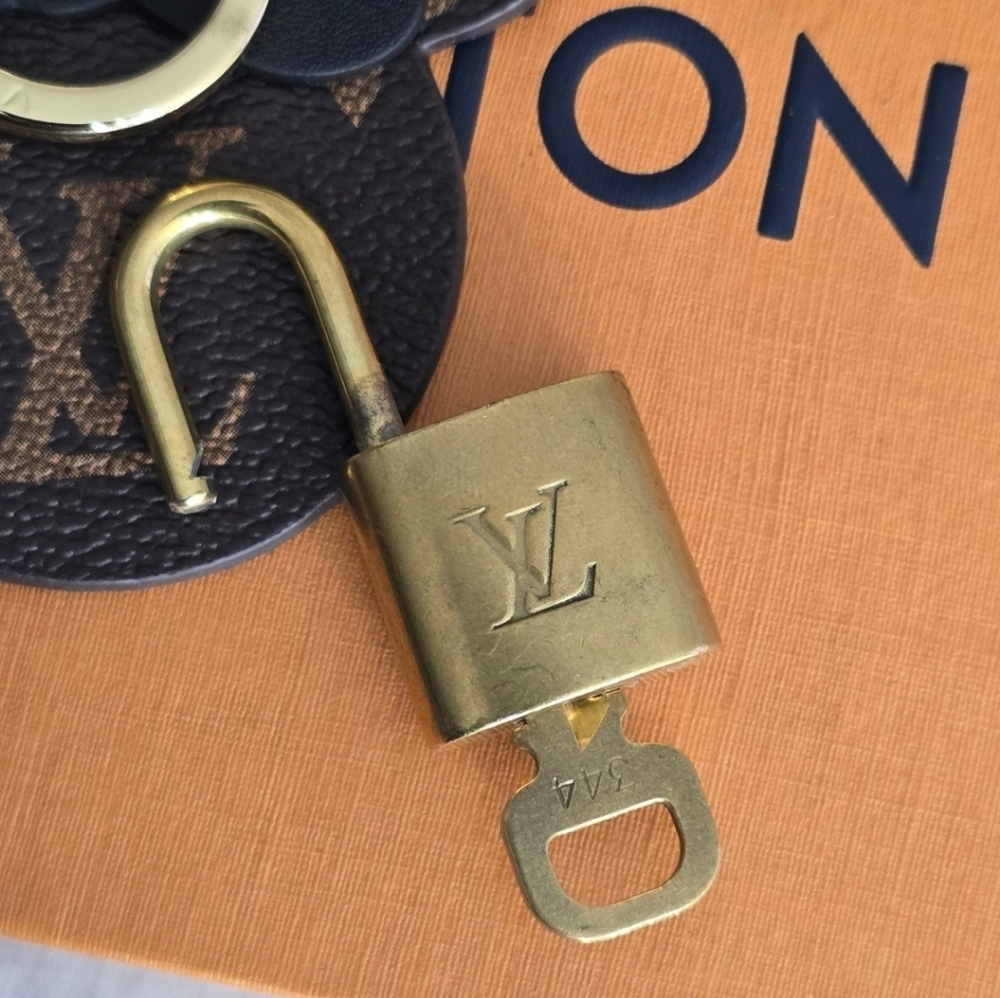 💛Louis Vuitton Gold Lock & Key Set💛 - Picture 3 of 12